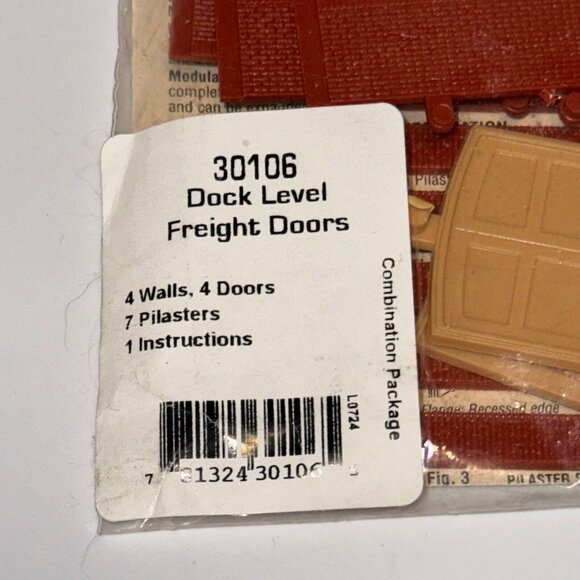 Design Preservation Models HO #301016 Dock Level Freight Doors DPM - Picture 7 of 7